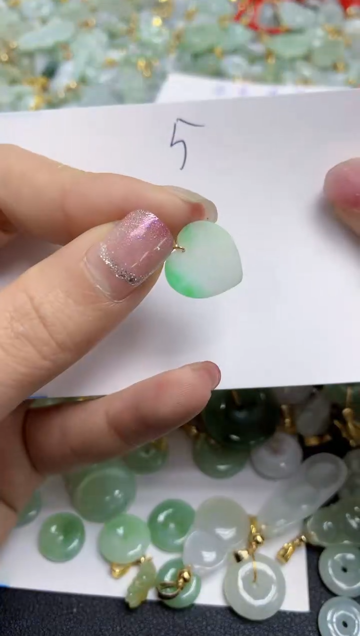 【闪购商品】翡翠颈饰合金天然翡翠A货