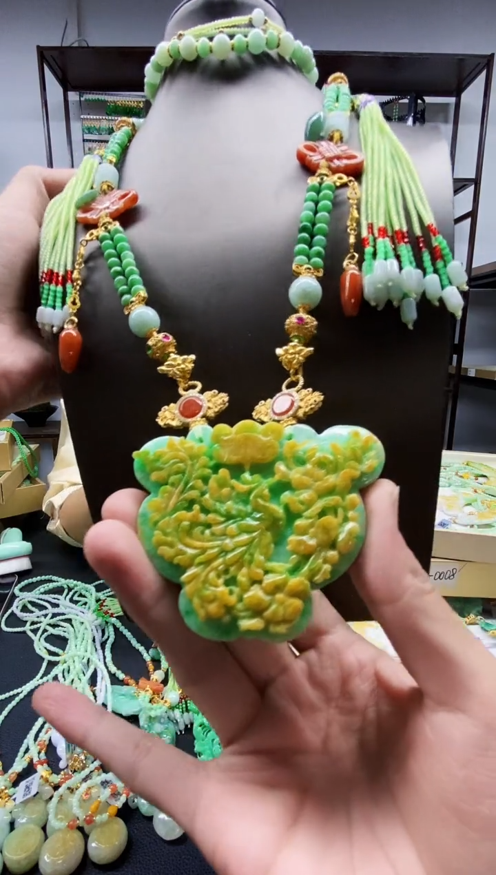 翡翠未镶嵌颈饰翡翠吊坠
