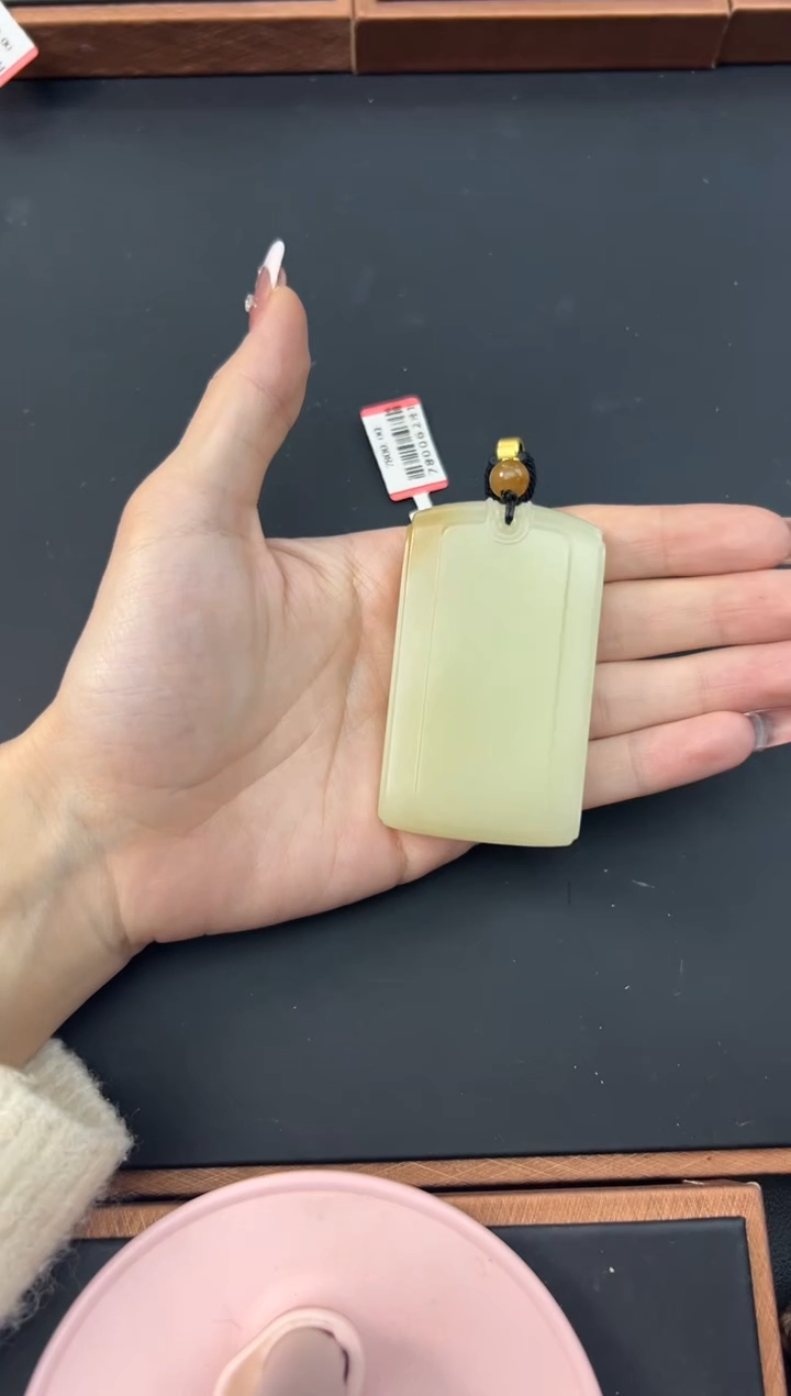 【闪购商品】和田玉吊坠(赠链)未镶嵌且末金山微色差吊坠