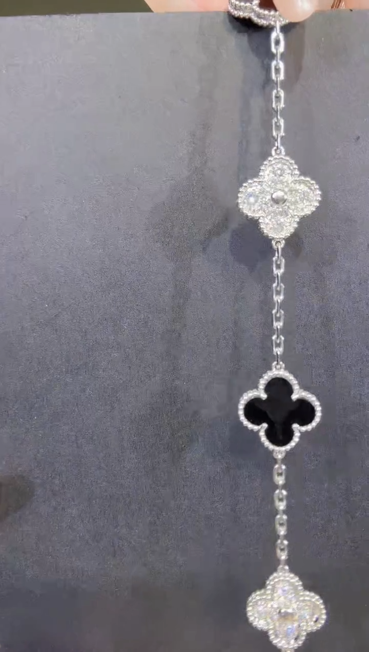 18K金镶嵌手链钻石熊猫手链