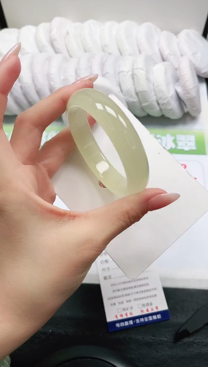 【闪购商品】石英质玉手镯未镶嵌138-58