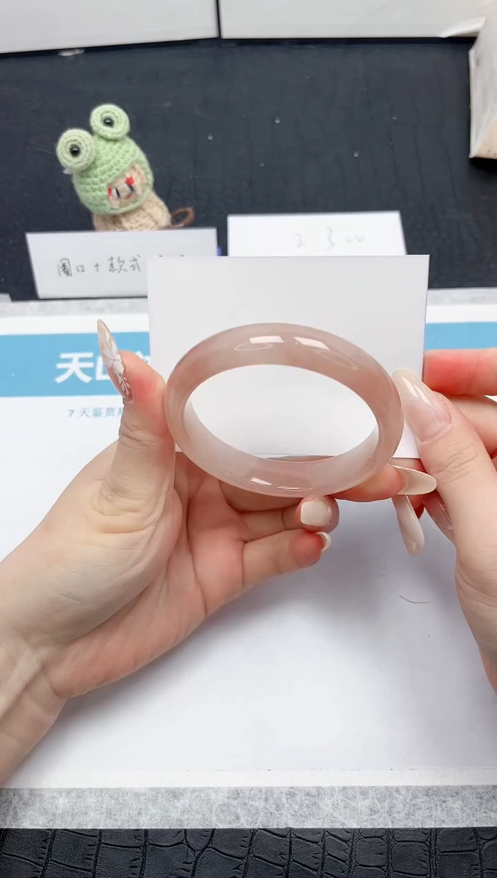 【闪购商品】石英质玉手镯未镶嵌228-57.1