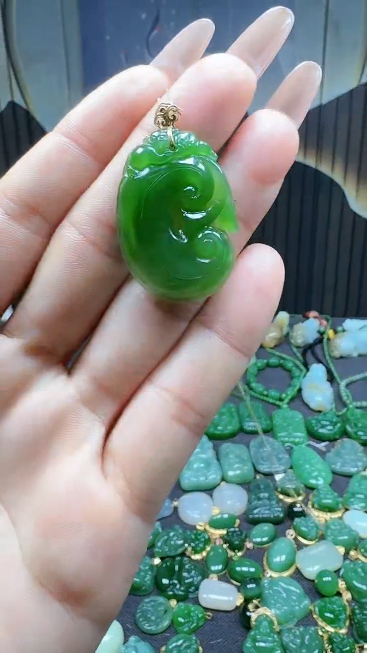 【闪购商品】和田玉挂件18K金镶嵌1