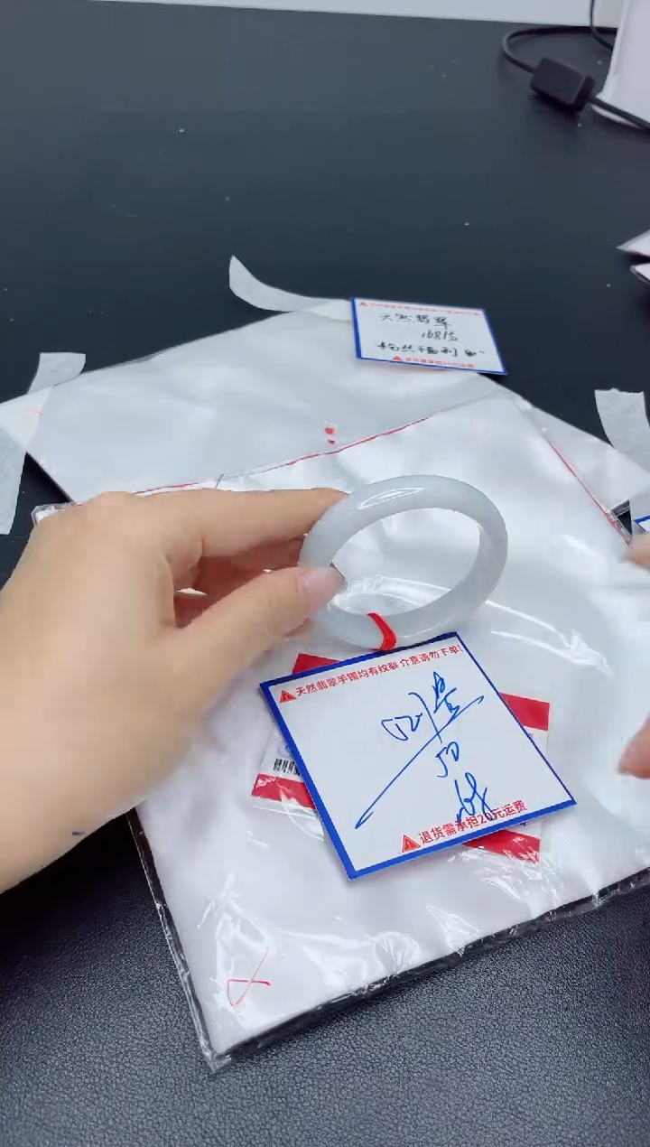 【闪购商品】翡翠手镯未镶嵌我
