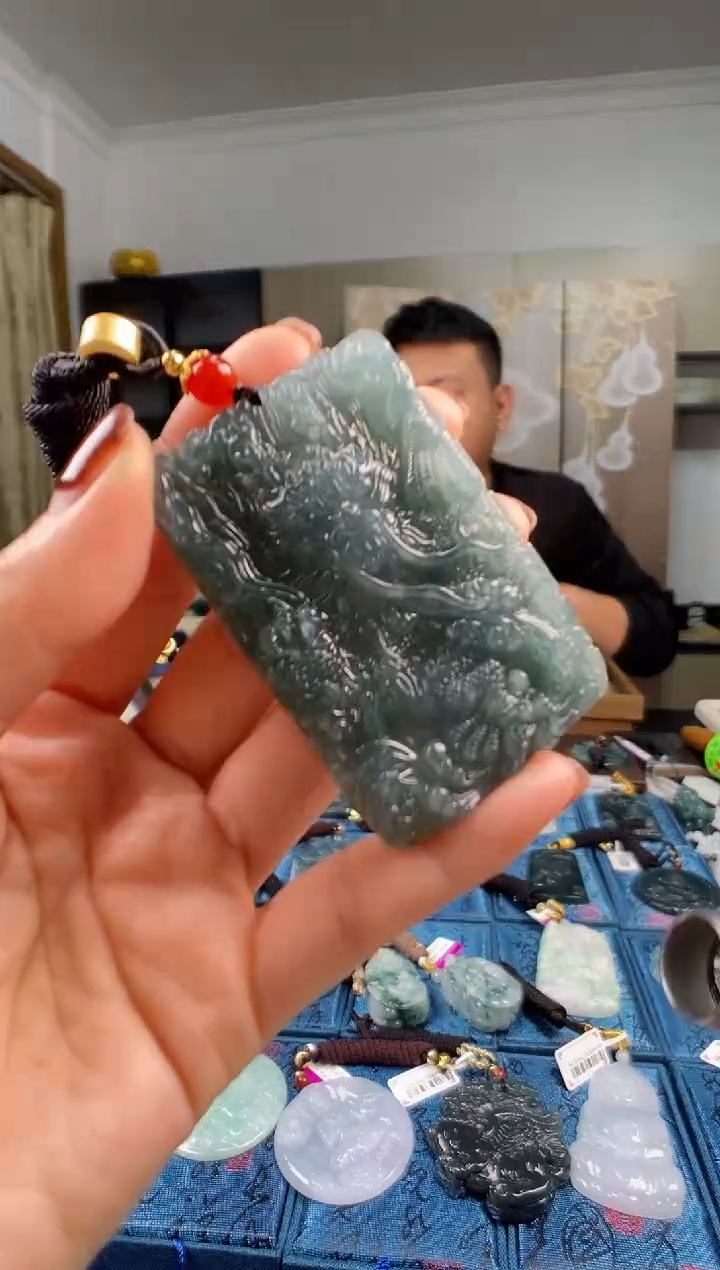 颈饰未镶嵌翡翠多样性发其一