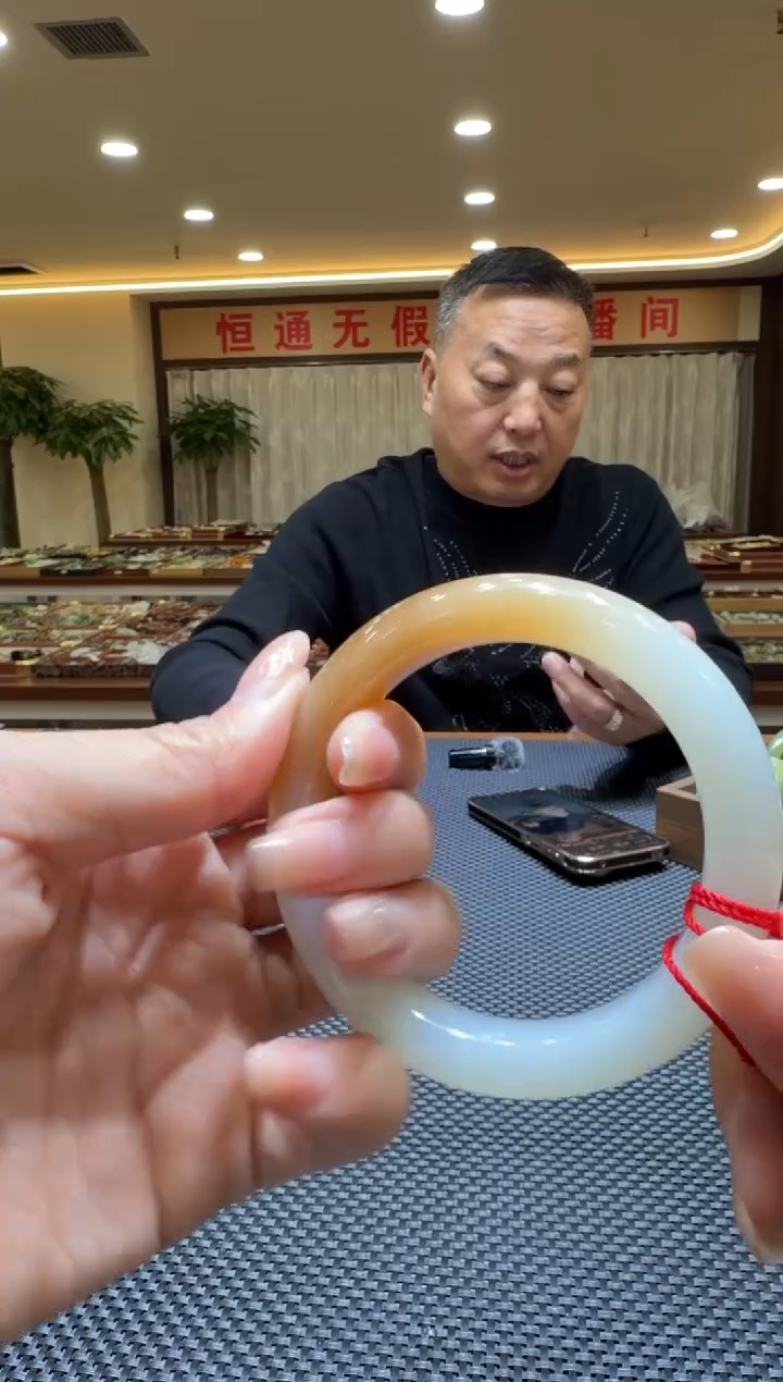 颈饰未镶嵌和田玉手镯56