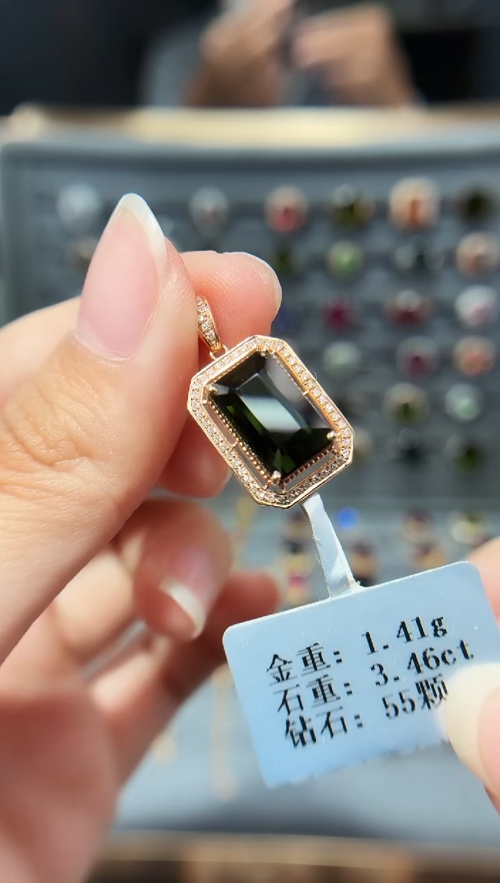 颈饰18K金镶嵌碧玺3.46.