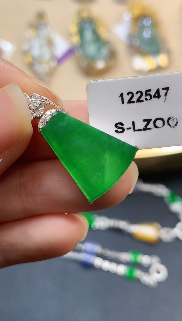 【闪购商品】翡翠吊坠(不含链)18K金镶嵌1208