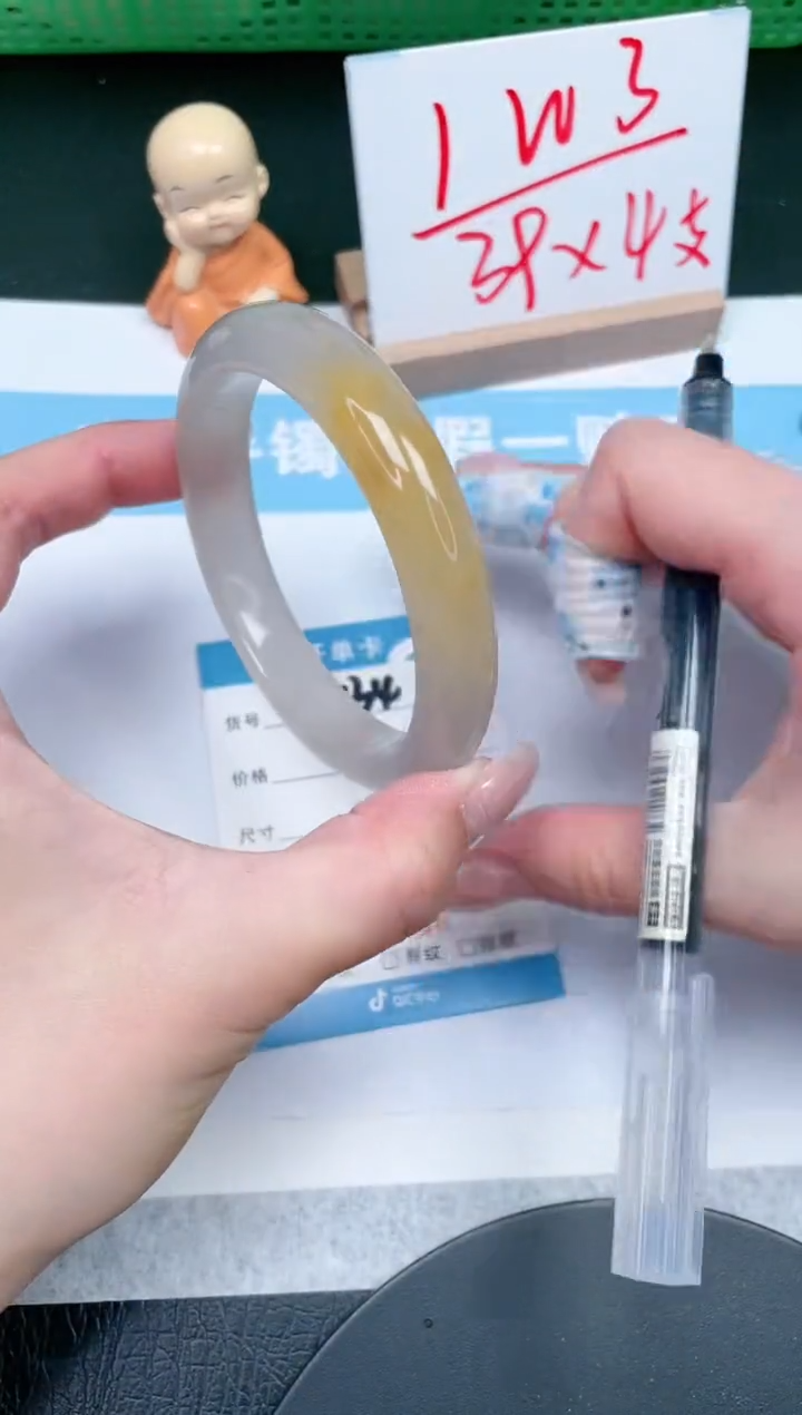 【闪购商品】石英质玉手镯未镶嵌134-62.7