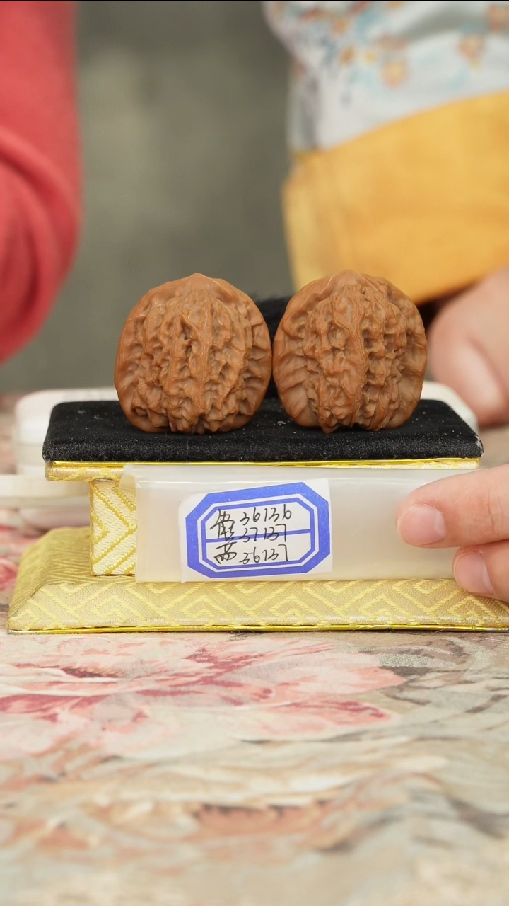 【闪购商品】文玩核桃把件非嫁接马老四