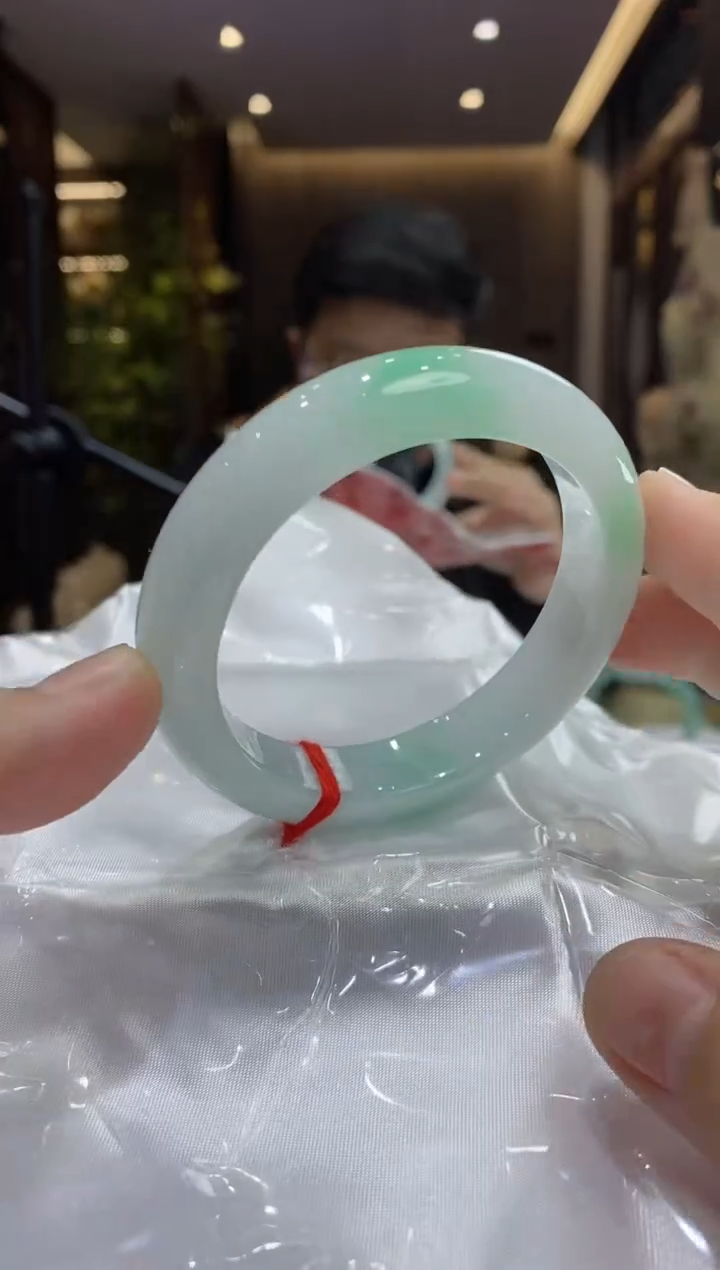 【闪购商品】翡翠手镯未镶嵌34号 圈口56-57