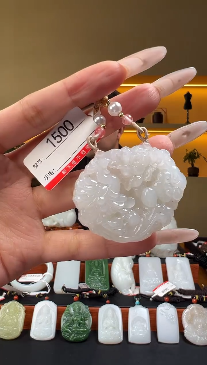 颈饰未镶嵌和田玉1