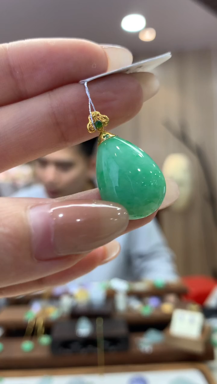 翡翠18K金镶嵌吊坠(不含链)水滴