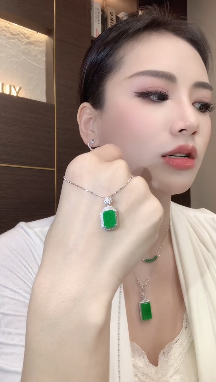吊坠(不含链)18K金镶嵌翡翠A5