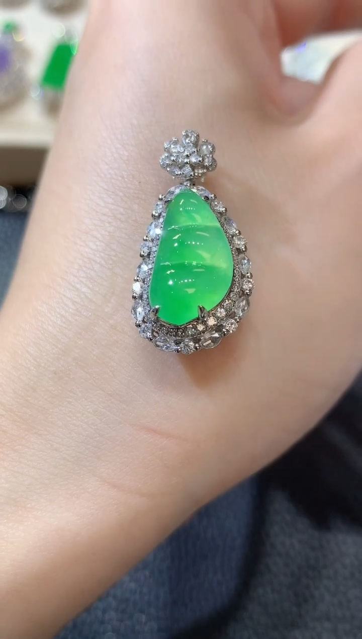 【闪购商品】翡翠吊坠(不含链)18K金镶嵌A75