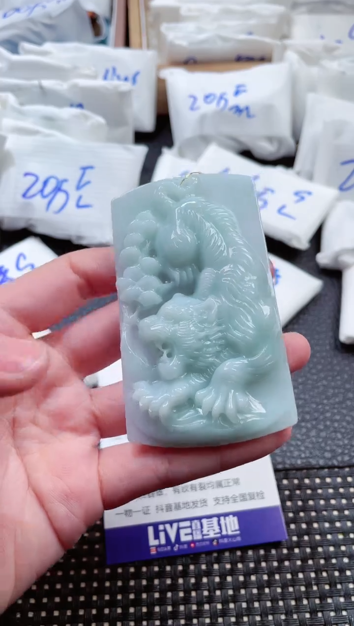 翡翠未镶嵌颈饰00004406