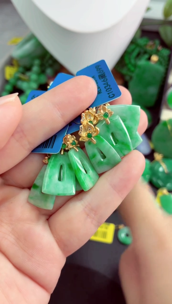 吊坠(不含链)未镶嵌翡翠多样性发货其中一件