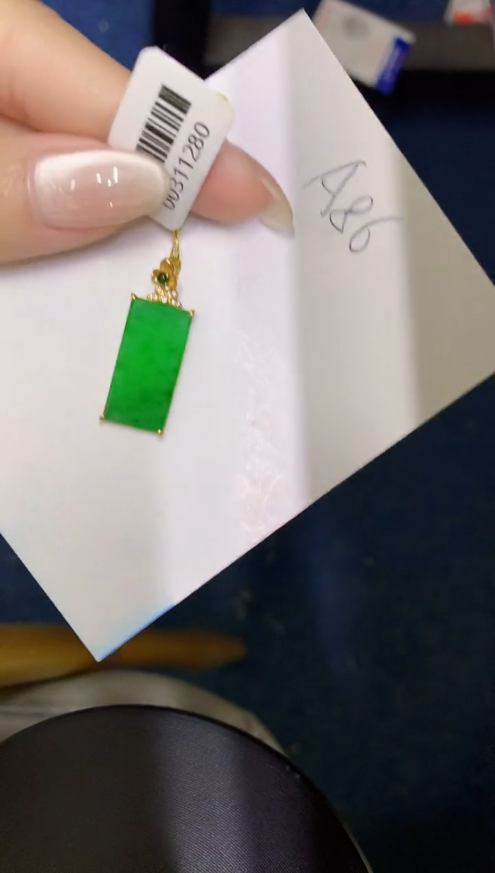 翡翠18K金镶嵌颈饰00000000000