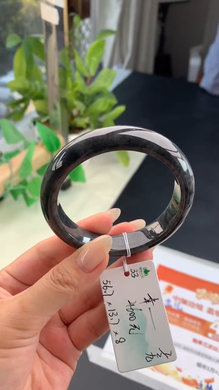 【闪购商品】翡翠手镯未镶嵌 #情人节#送礼，下单联系客服核对地址~