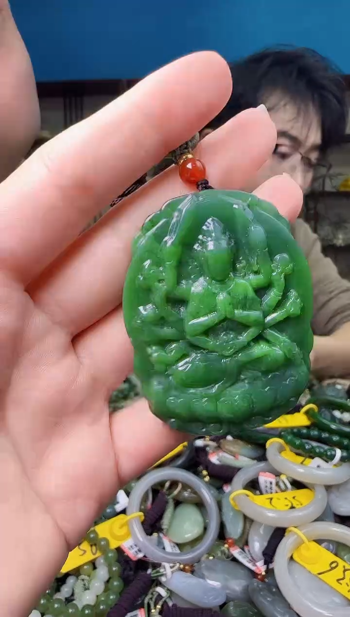 颈饰未镶嵌和田玉1