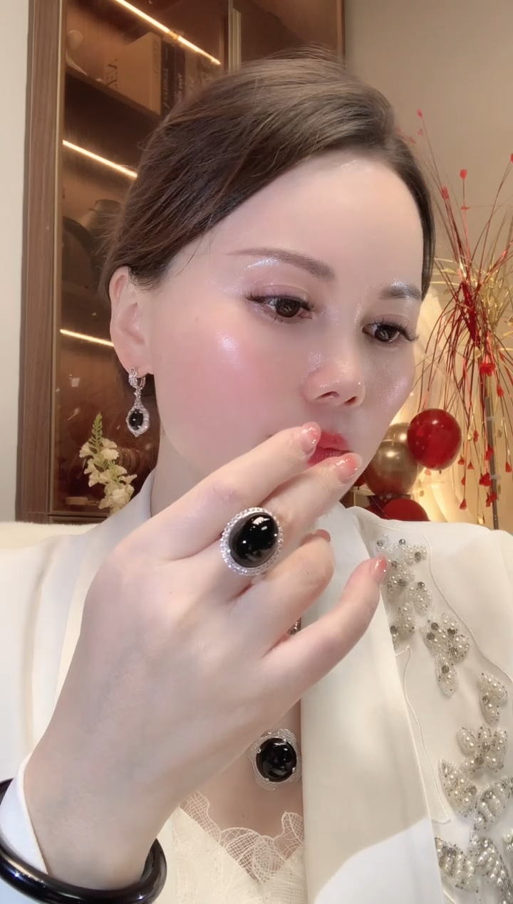 【闪购商品】翡翠戒指18K金镶嵌Q23      