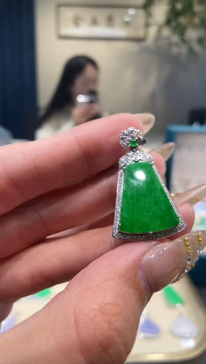 【闪购商品】翡翠吊坠(不含链)18K金镶嵌无事牌