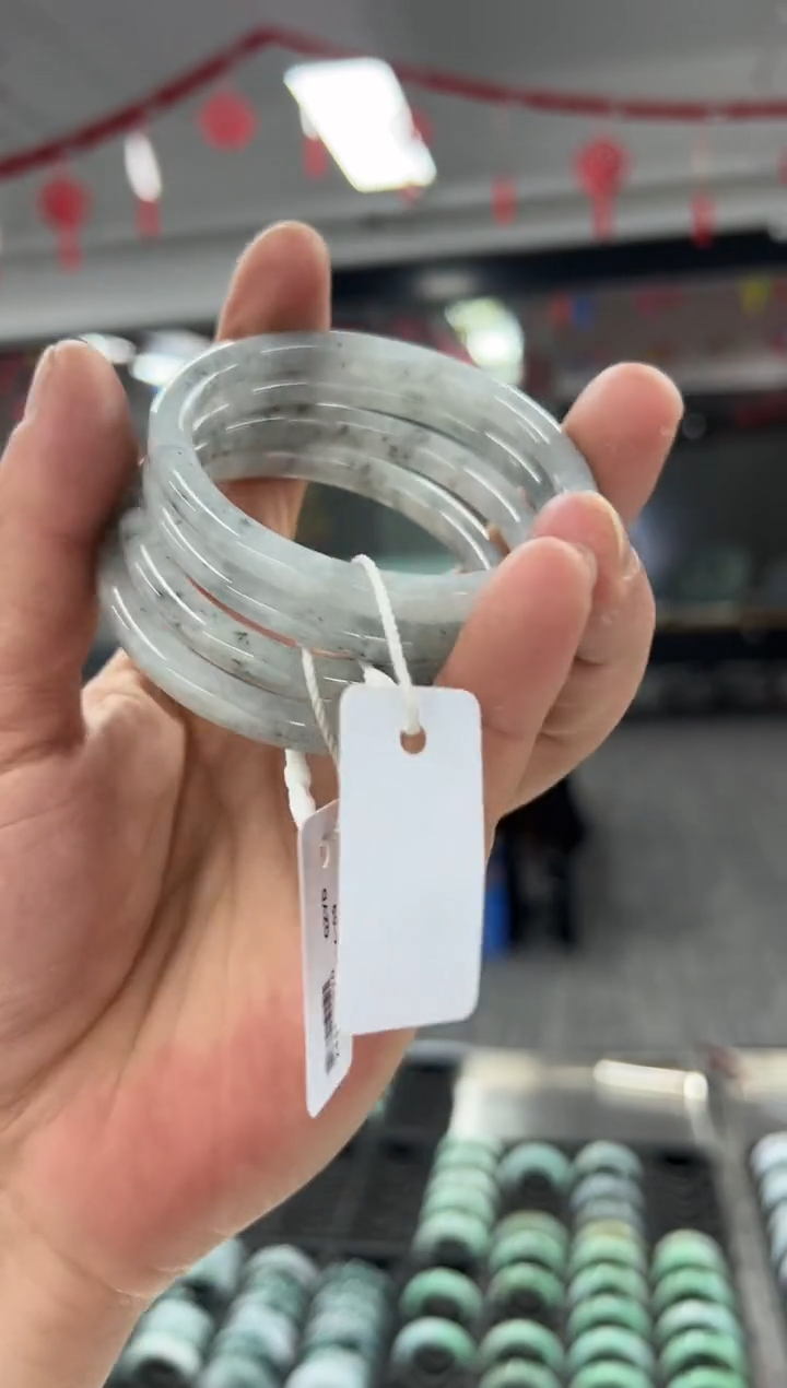 【闪购商品】定制翡翠手镯未镶嵌多样性发一对