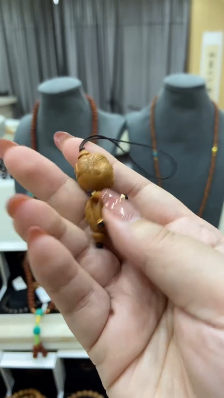 手串猴头核桃橄榄核雕刻富甲天下