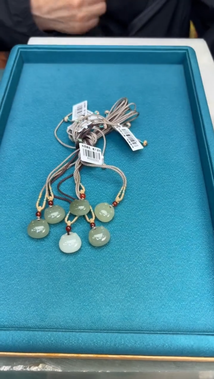 和田玉未镶嵌颈饰宝宝锁多样性发一配绳