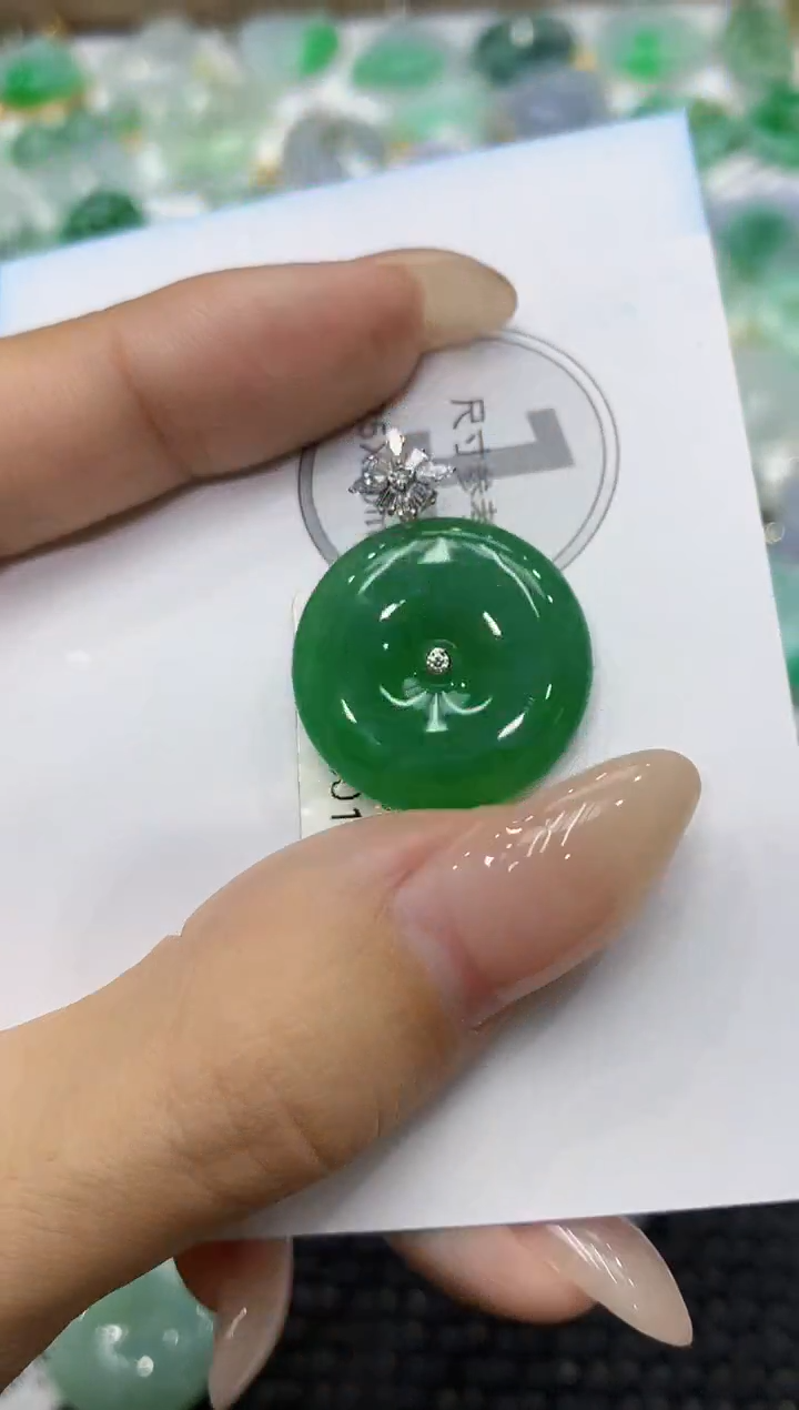 颈饰18K金镶嵌翡翠111111111111