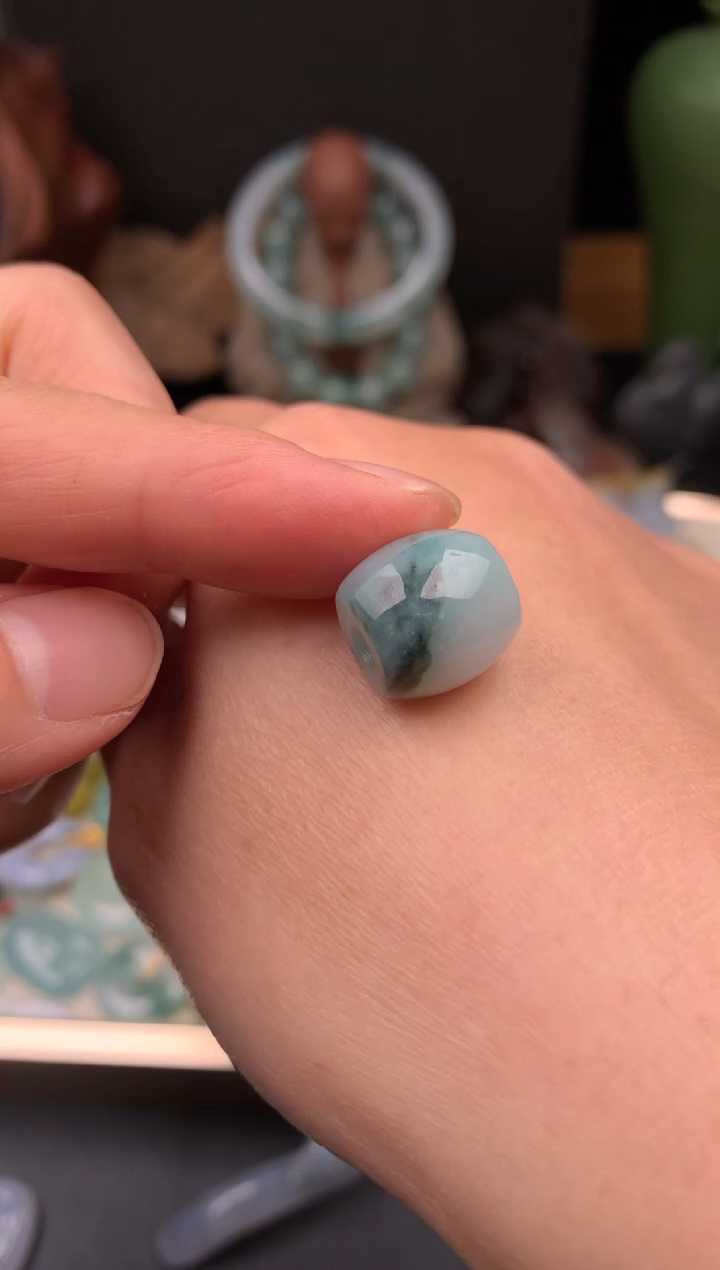 吊坠(不含链)未镶嵌翡翠吊坠