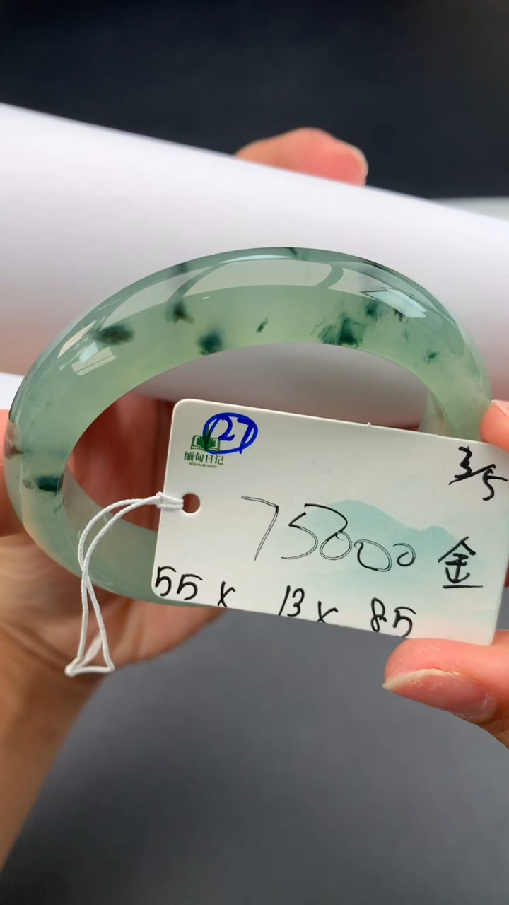 【闪购商品】翡翠手镯未镶嵌女神节#送礼#，下单联系客服核对地址~