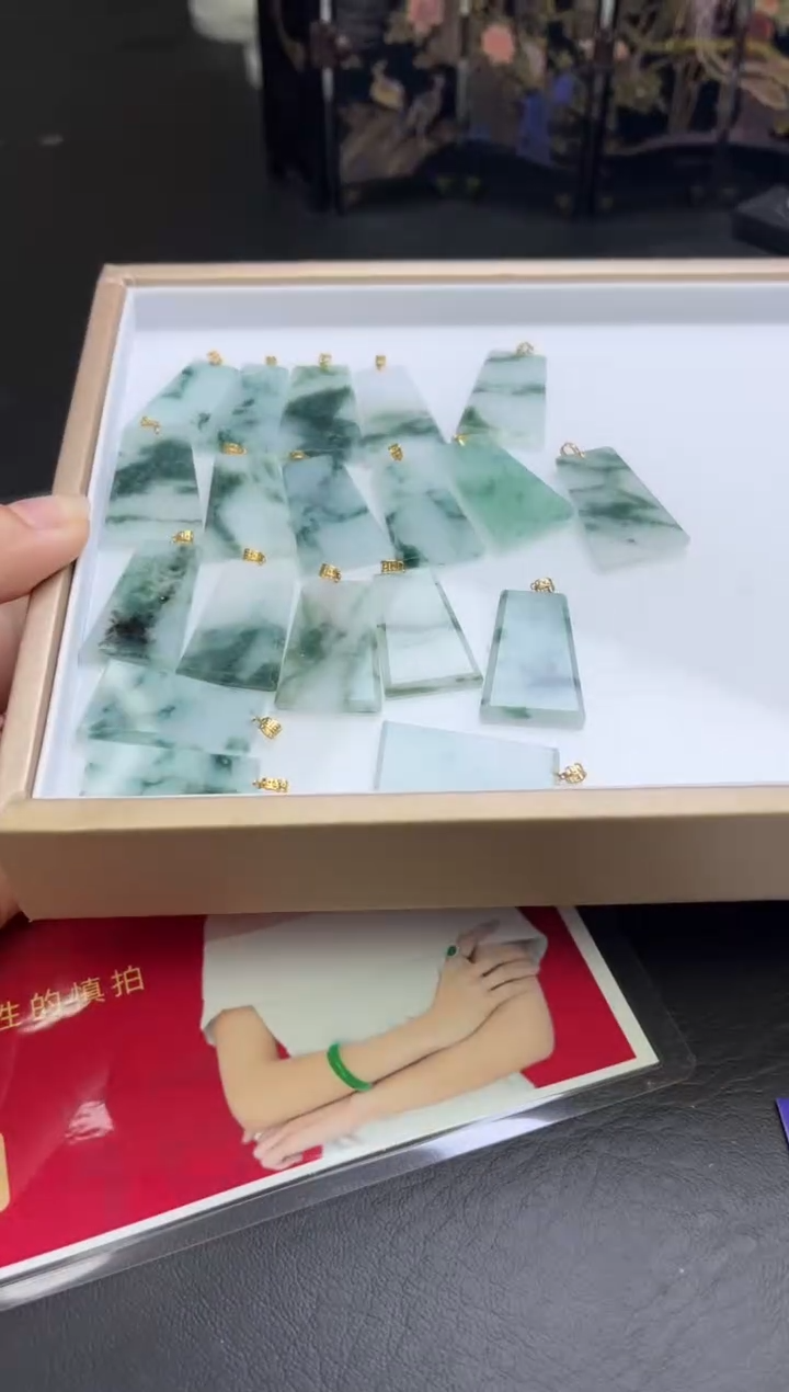 【闪购商品】翡翠颈饰18K金镶嵌A311多样性发一件/配绳子