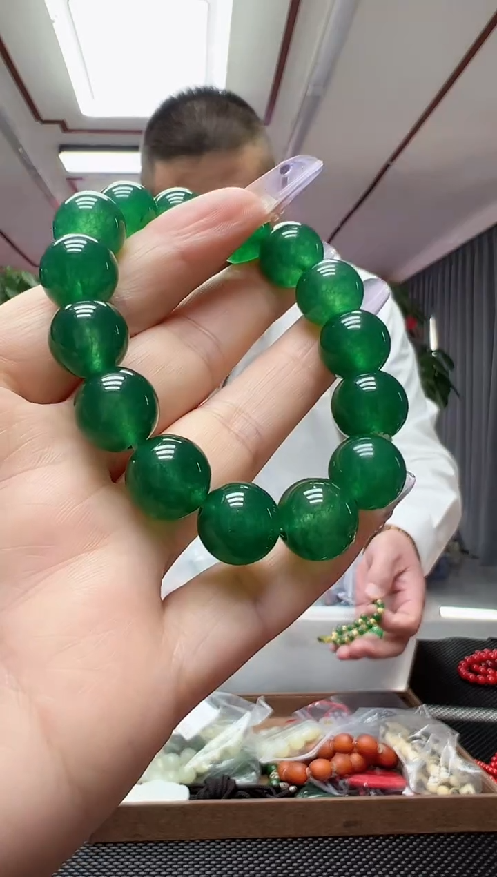 【闪购商品】石英质玉手串未镶嵌多样性发货其中发一