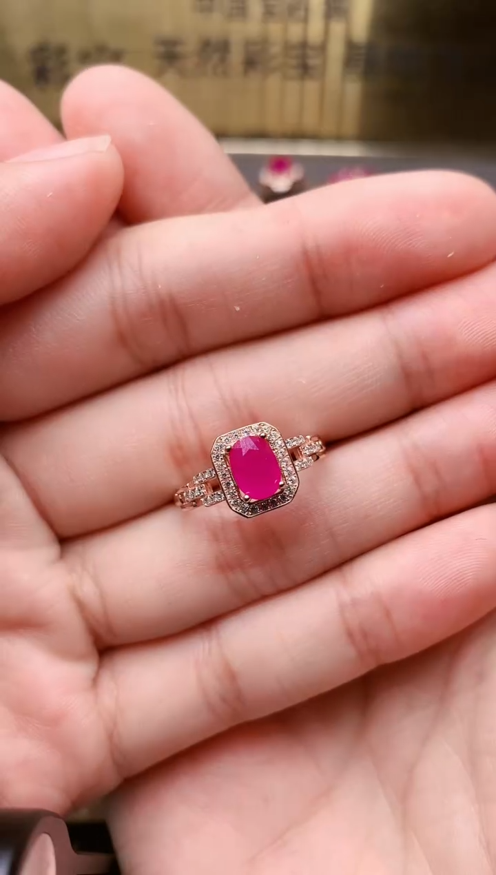 【闪购商品】红宝石戒指银S925镶嵌........