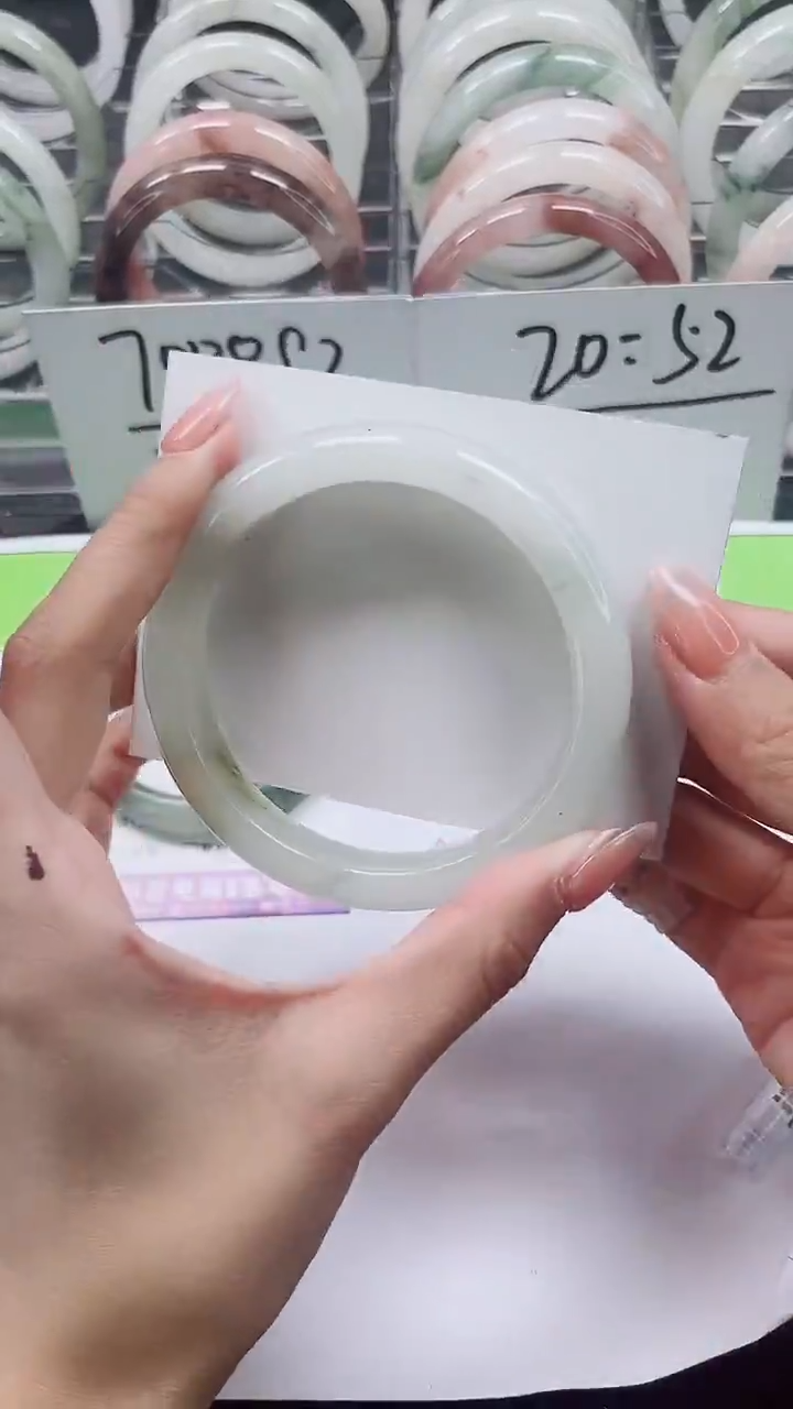 【闪购商品】石英质玉手镯未镶嵌A174-61/62