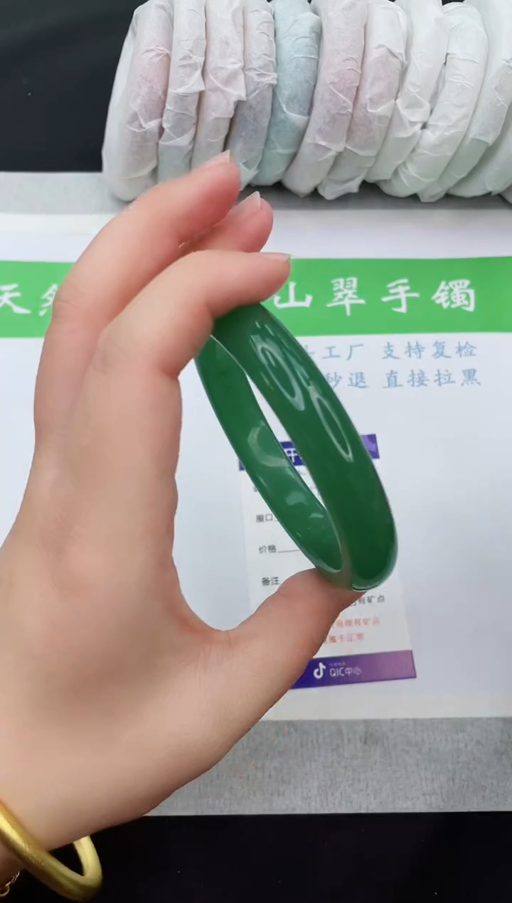 【闪购商品】石英质玉手镯未镶嵌D9-60+