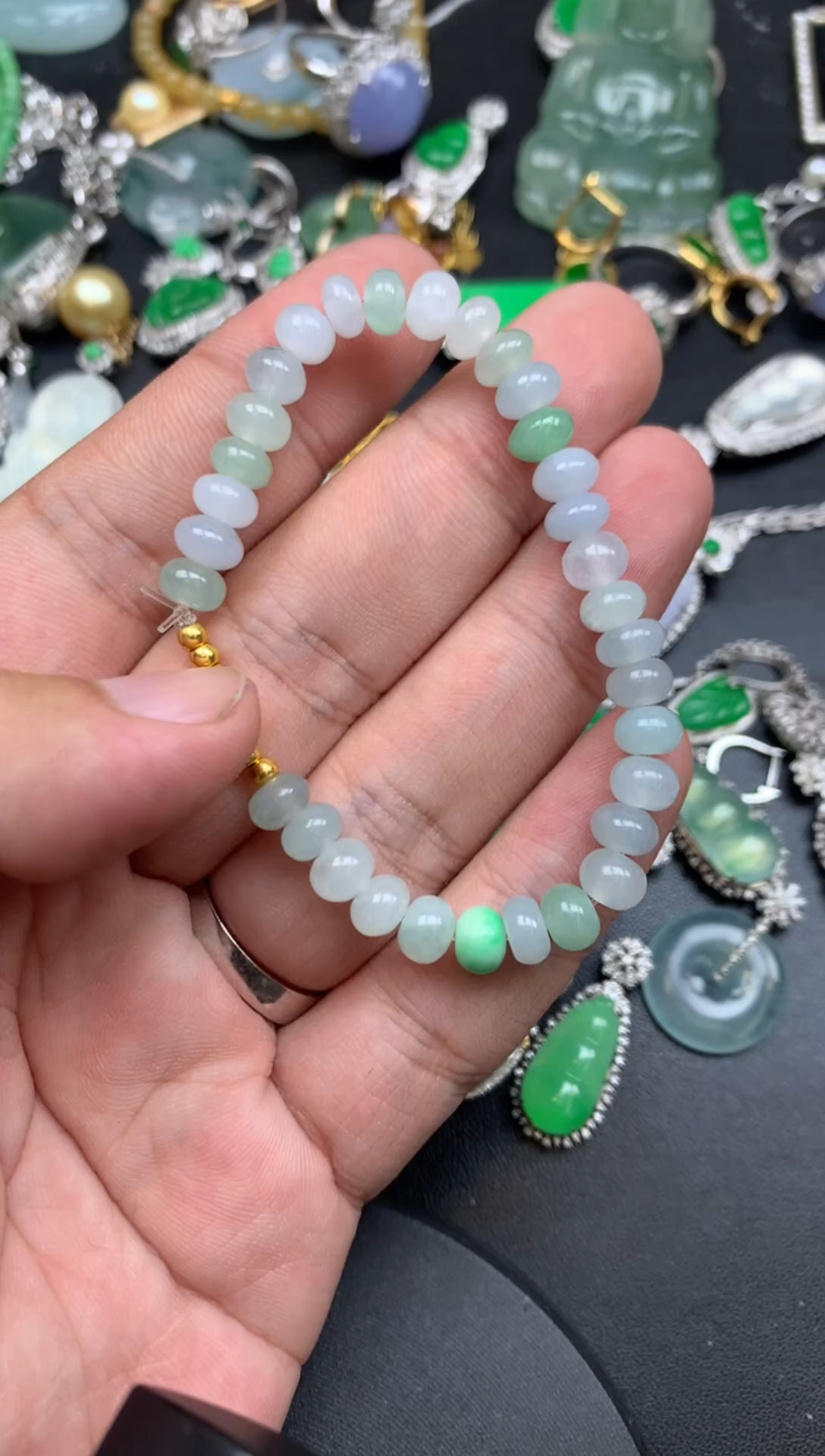 颈饰足金镶嵌翡翠小****当大吉商品不退不换