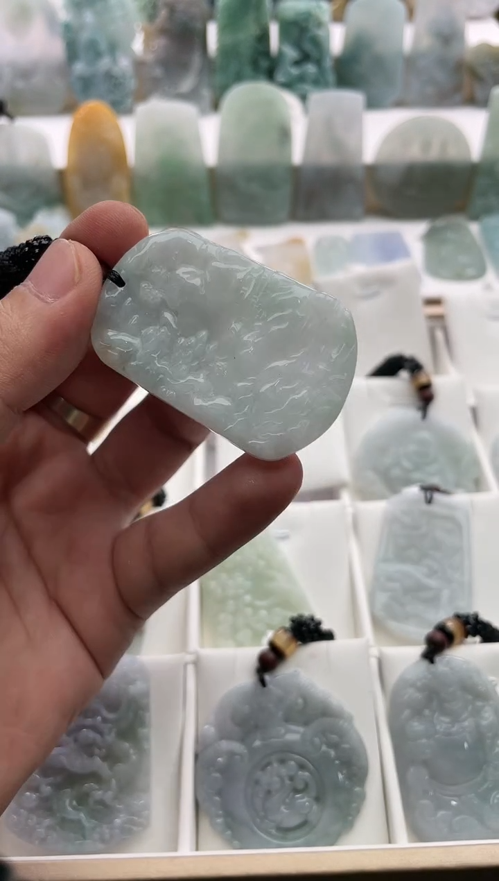 【闪购商品】翡翠颈饰未镶嵌..../2/12/ 180