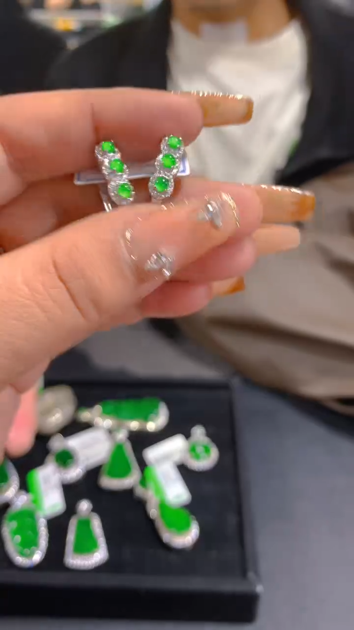 【闪购商品】翡翠耳饰未镶嵌0615693286多样性发一