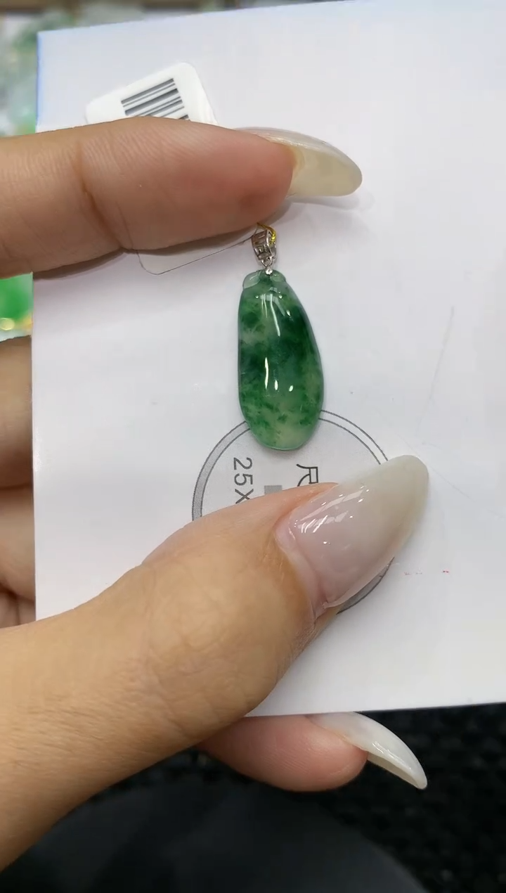 颈饰18K金镶嵌翡翠111111111111