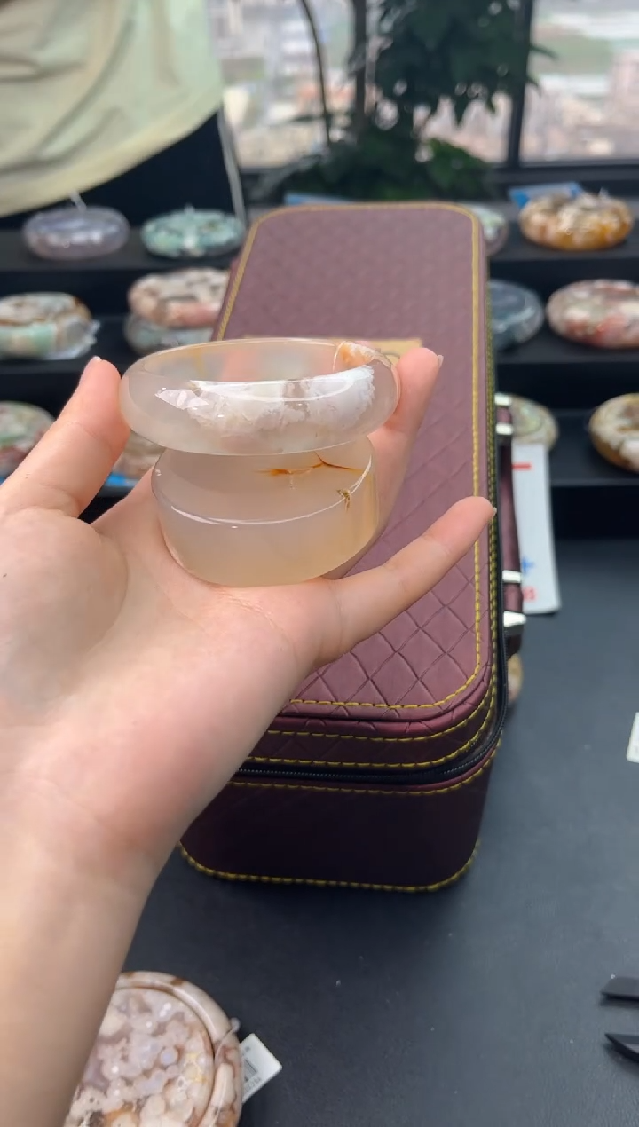 【闪购商品】石英质玉手镯未镶嵌赠送镯心（圈口55