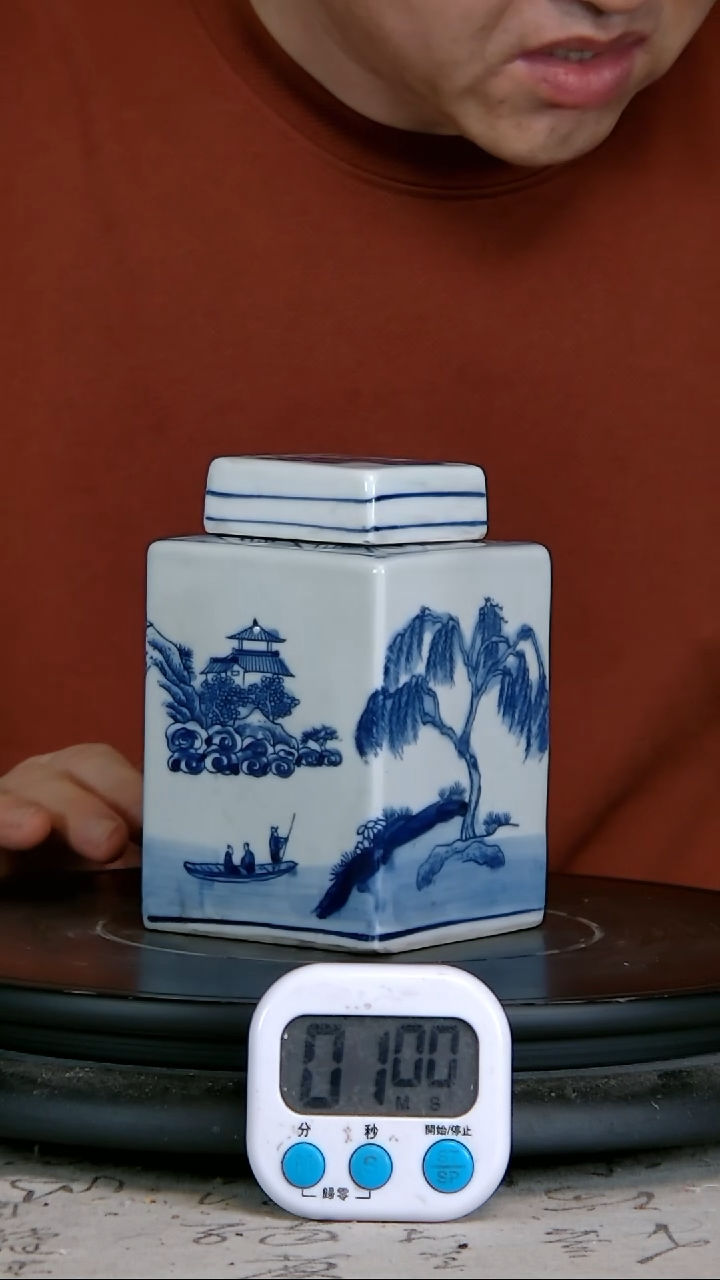 宝*街青花精绘山氺风景图罐