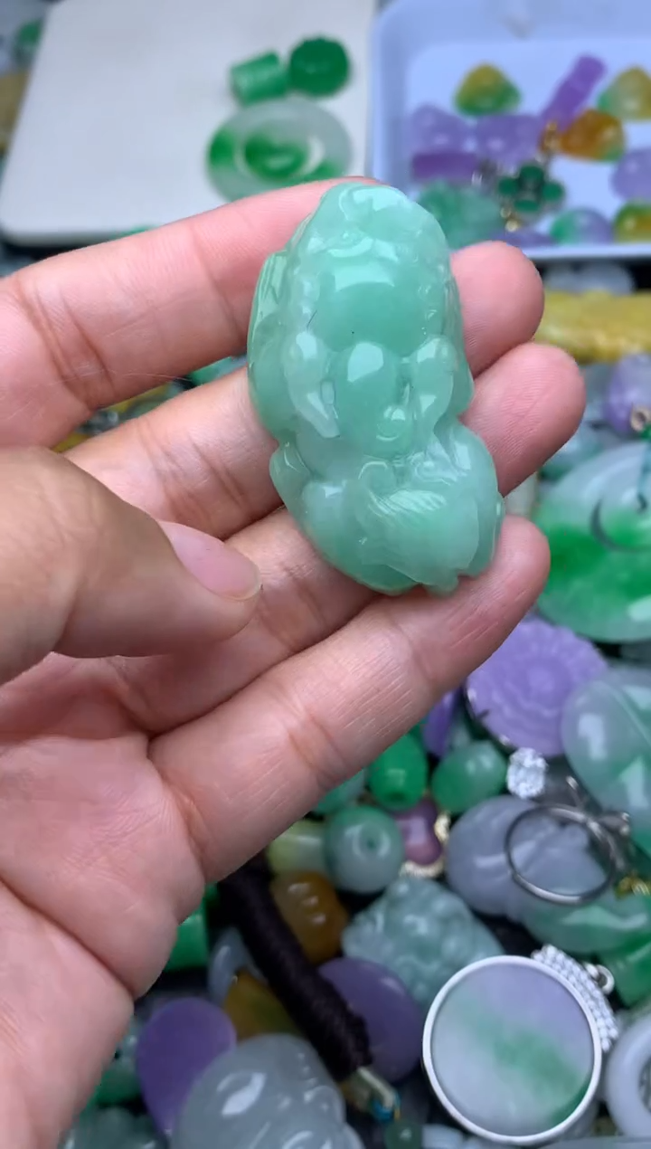 颈饰未镶嵌翡翠天然缅甸翡翠吊坠