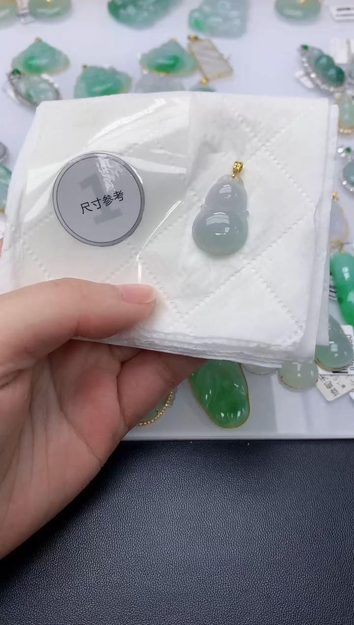 颈饰18K金镶嵌翡翠天然A货