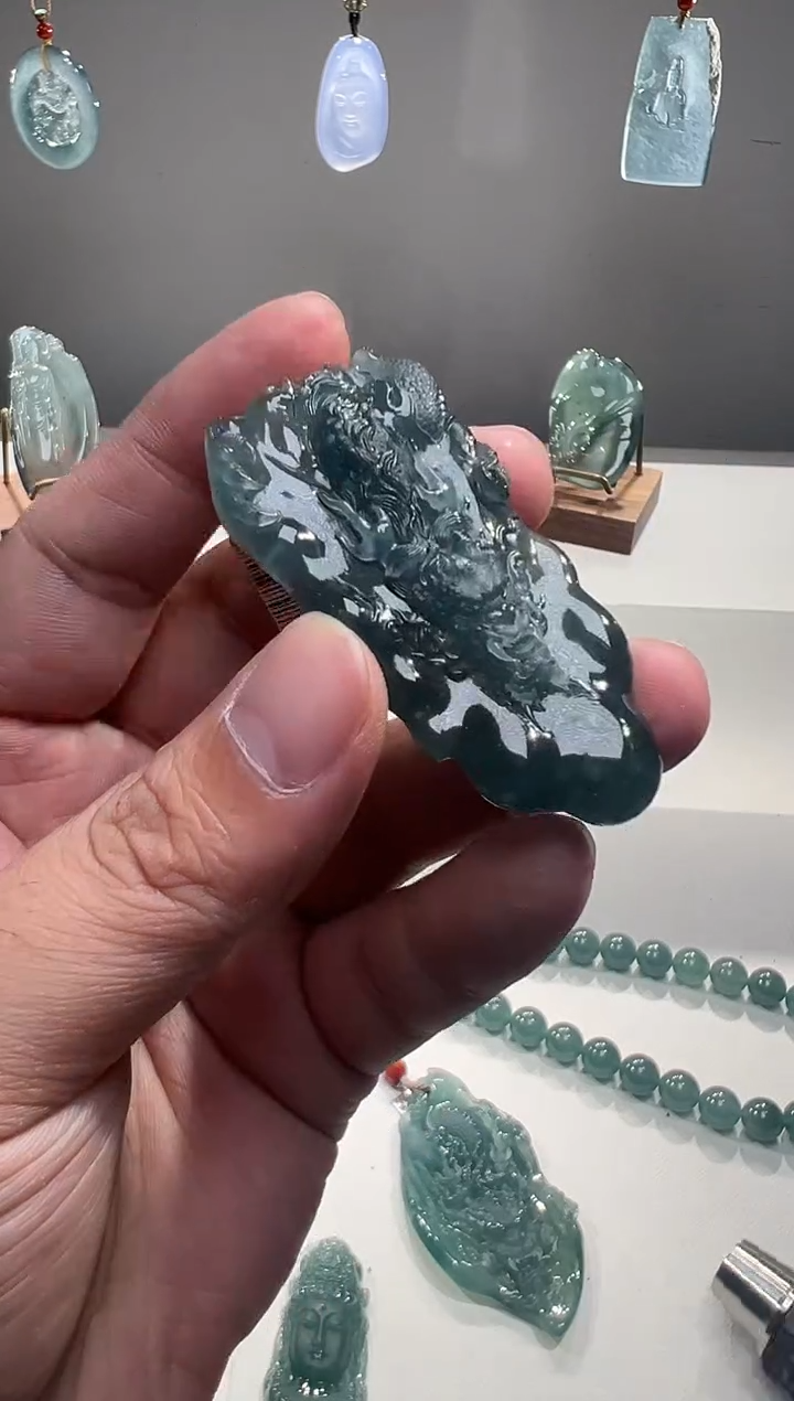吊坠(不含链)未镶嵌翡翠龙牌