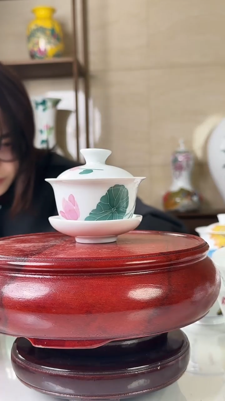 【闪购商品】釉下五彩荷花三才盖碗