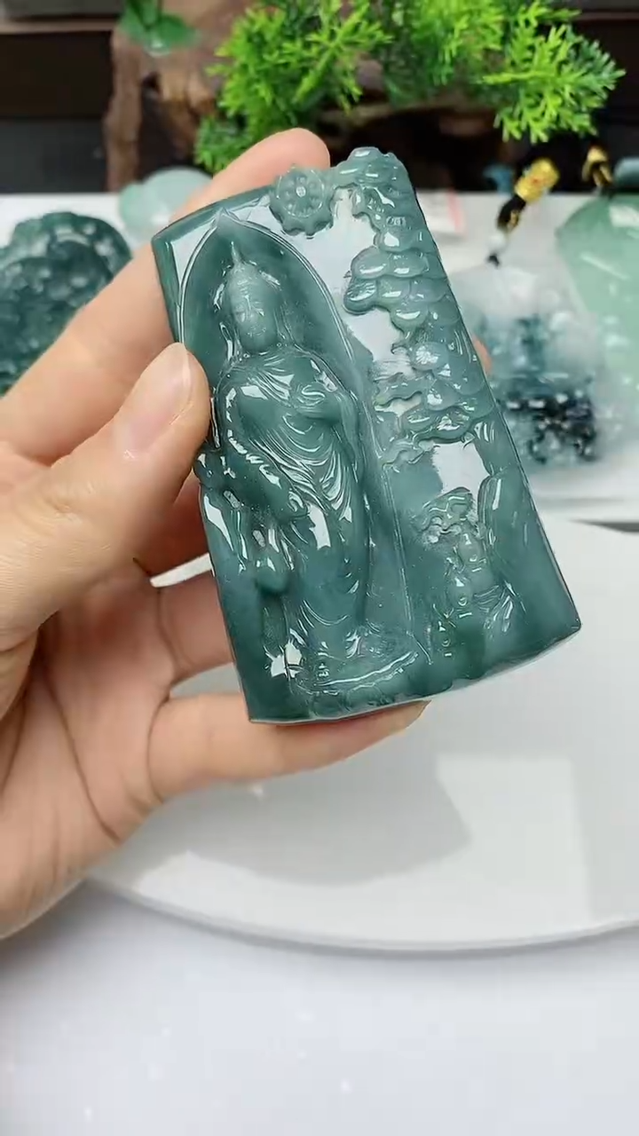 【闪购商品】翡翠颈饰未镶嵌        