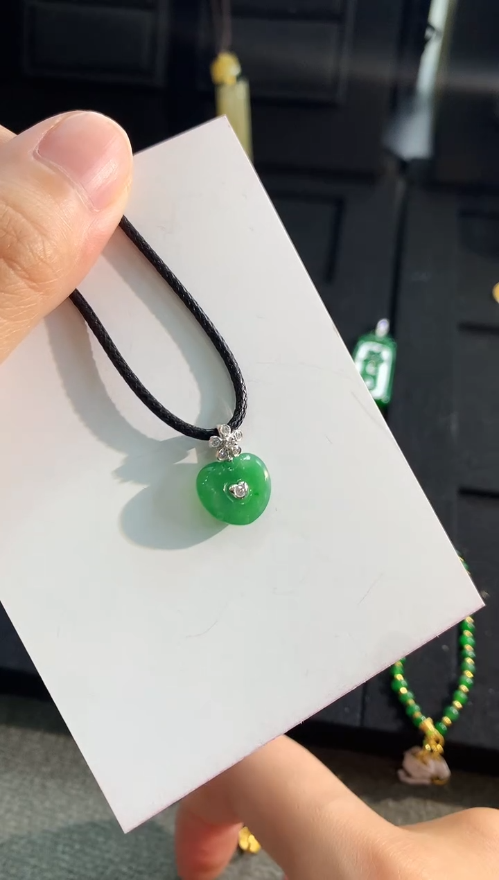 【闪购商品】翡翠颈饰18K金镶嵌吊坠