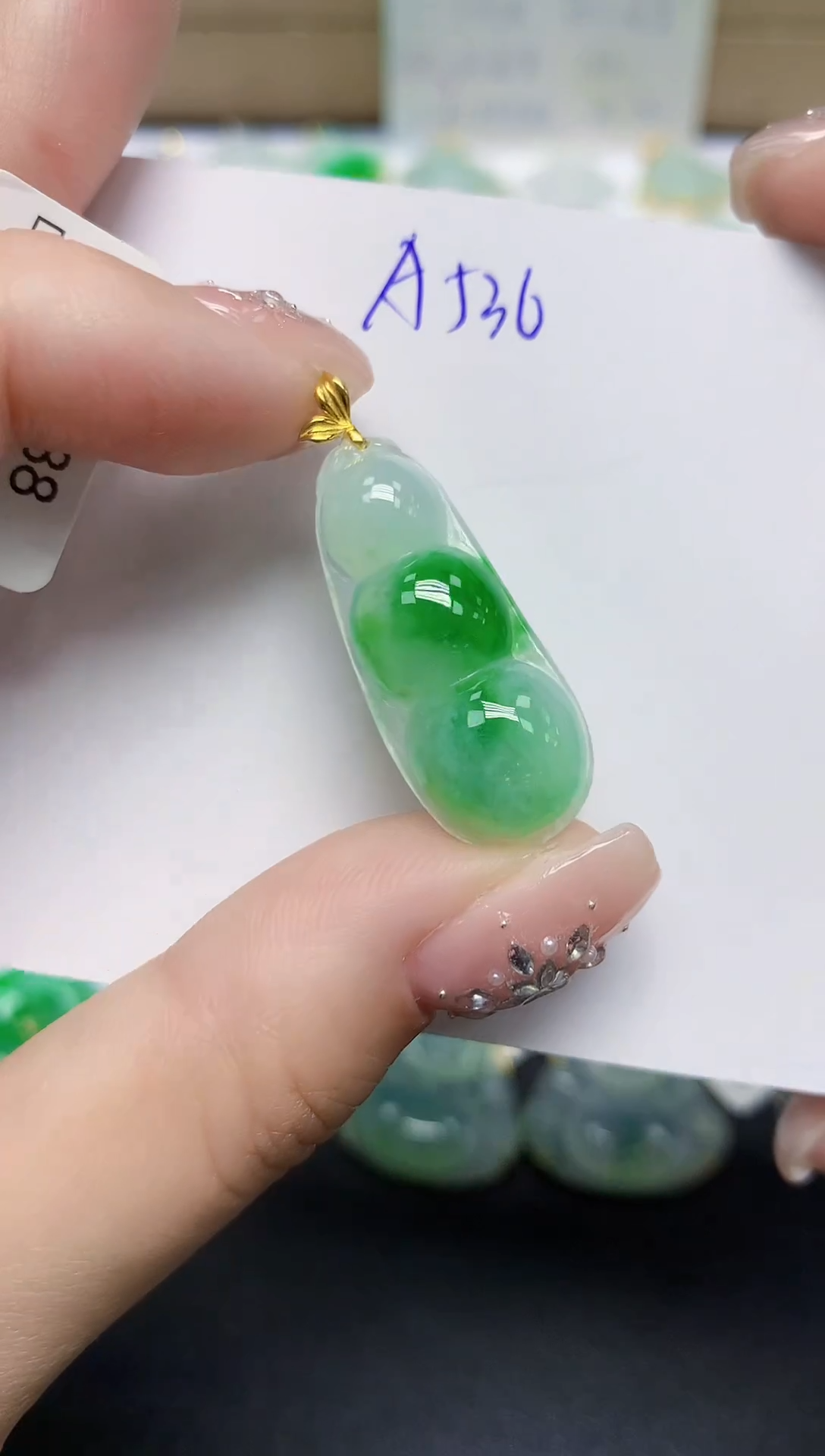 颈饰18K金镶嵌翡翠天然缅甸翡翠A货翡翠百元以上9元证书费自理